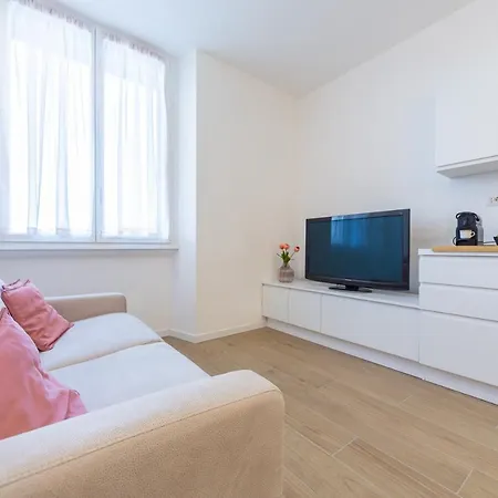Apartment Station-duomo 10 Min Fast Wifi & Metro Milan