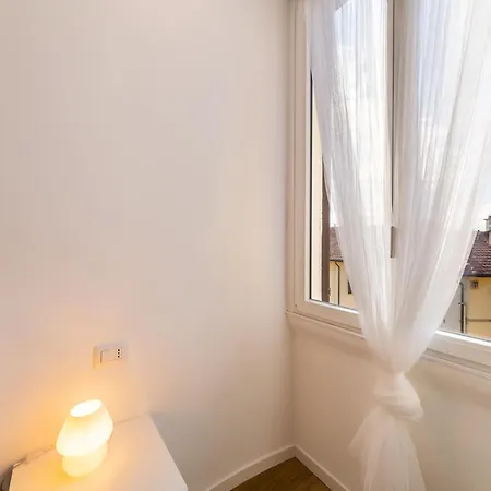Station-duomo 10 Min Fast Wifi & Metro Apartment Milan